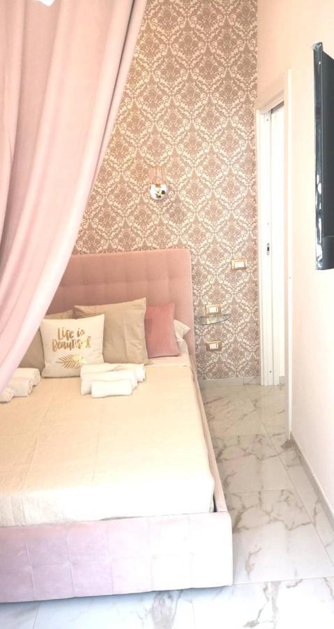 Couette-café Domus Leone Tre Naples